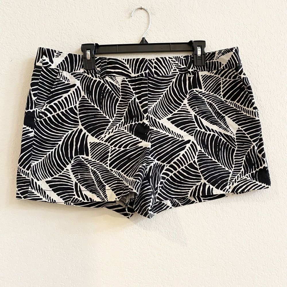 Ann Taylor Loft 100% Cotton Shorts Black White Floral Leaf Print Tropical SZ 14